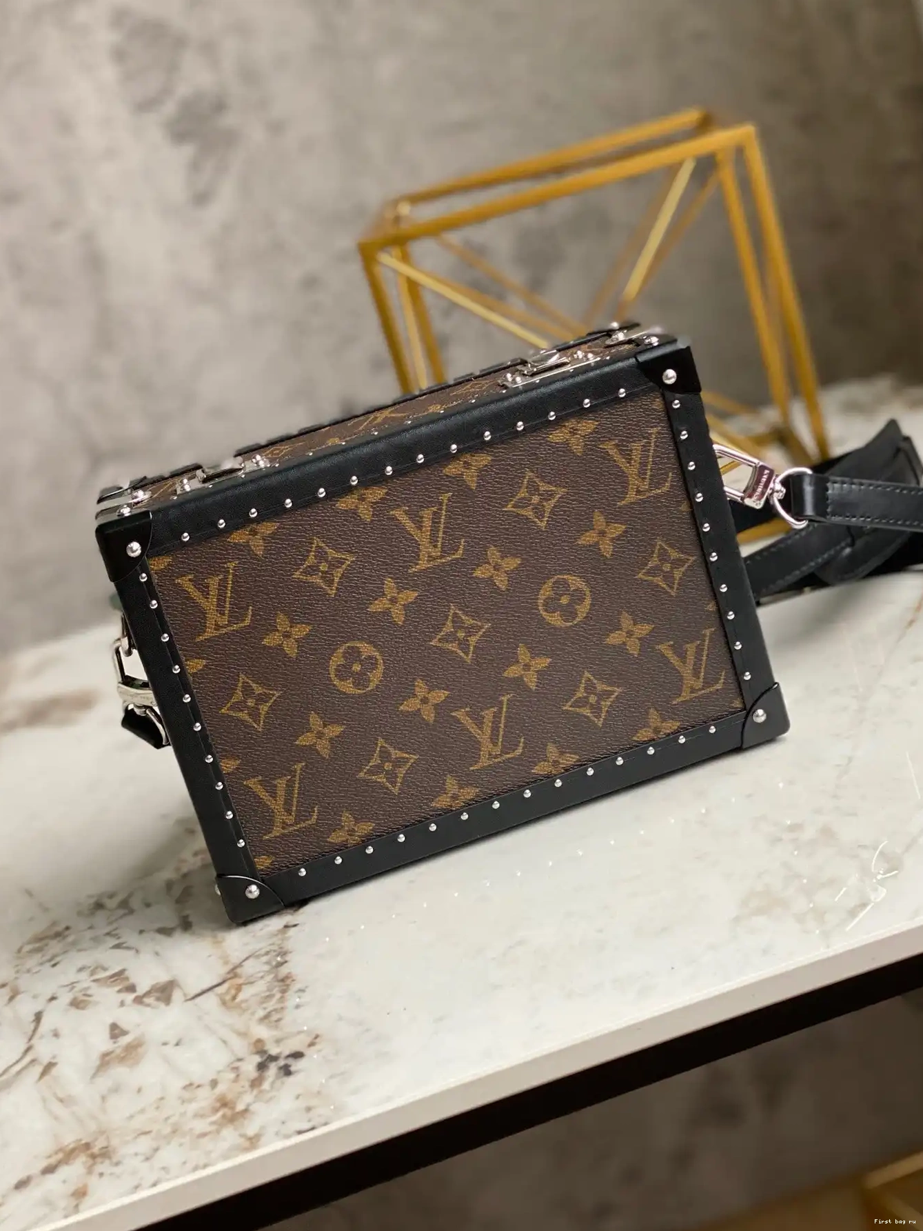 LOUIS BOX VUITTON CHANELUTCH 0501